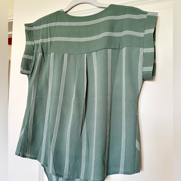 Like new top - Picture 3 of 4